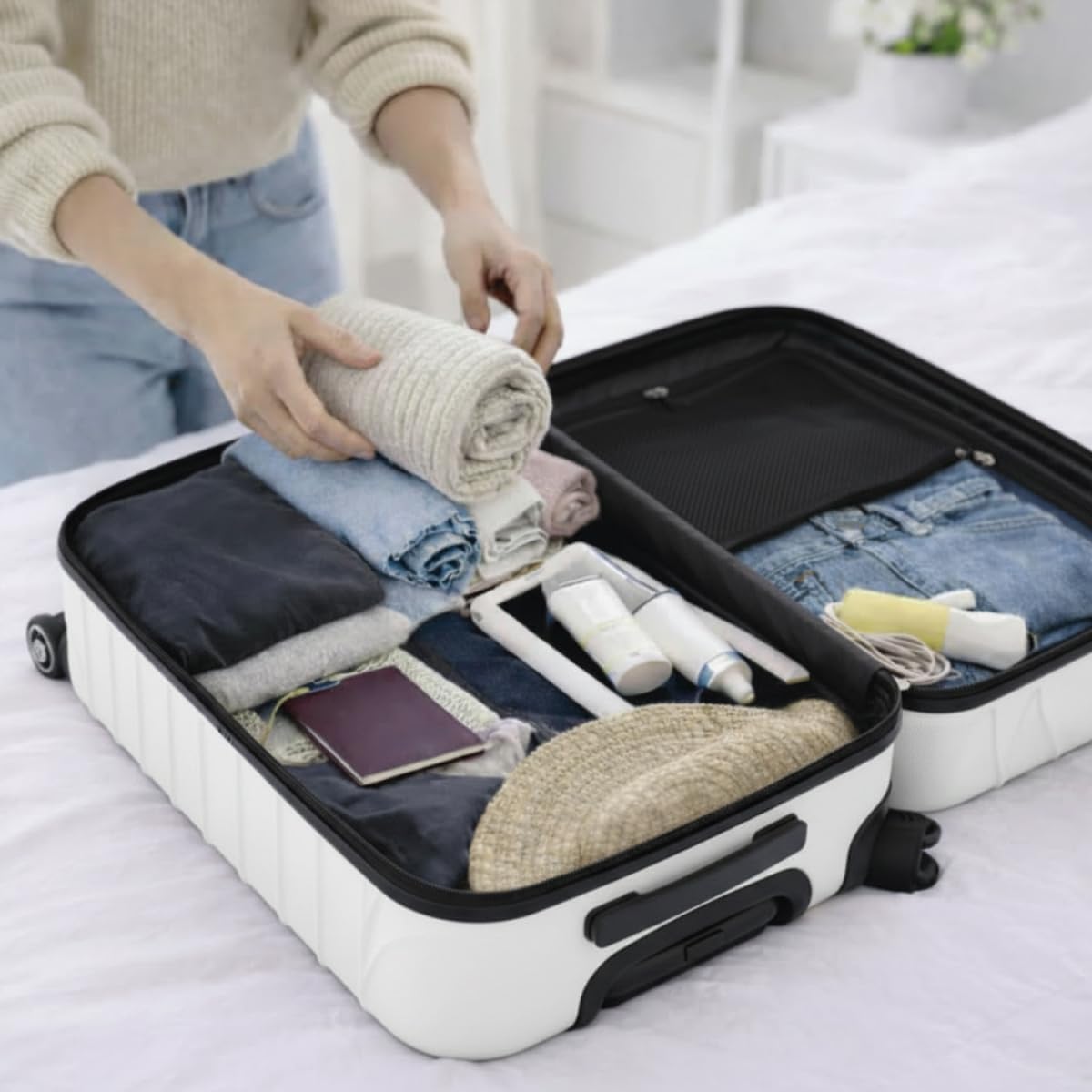 Mala de Viagem de Bordo Silent Noronha 10kg - Padrão ANAC | Rígida em ABS | 4 Rodas Duplas 360° | Cadeado Numérico Integrado | Leve e Resistente (Branco) - Imagem 3